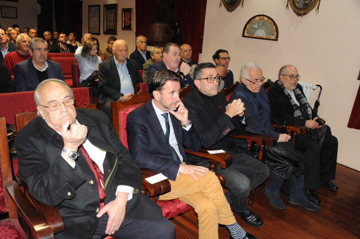 Hoy hemos estado con nuestro amigo, el arquitecto Alejandro Beautell, en la sociedad económica de amigos del país, donde nos ha explicado el proyecto de restauración de Santuario del Cristo y sus dependencias. Enhorabuena