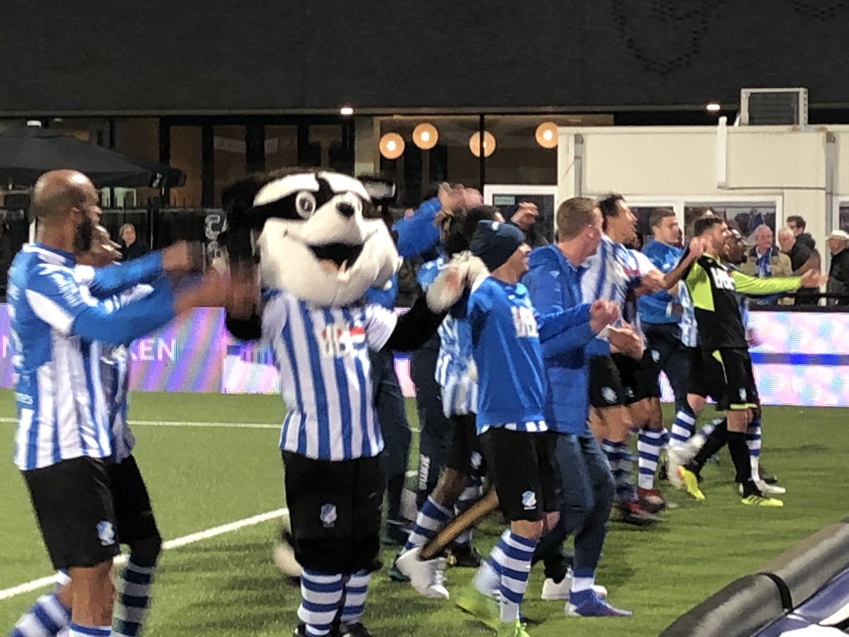 FrankKoken's tweet photo. Wat een heerlijke overwinning. Terecht of niet, maakt me nu even niet zo heel veel uit. Genoeg wedstrijden zelf ook knullig en onverdiend verloren. Op naar vrijdag, MVV uit. #FCEoss #FCEindhoven https://t.co/Gtb8aCYqsm