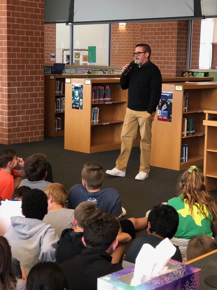 SpartanLibrary1's tweet image. Andrew Smith visiting with our students. ⁦@LeanderISD_Lib⁩