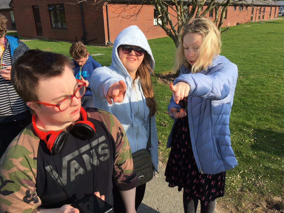 SteveE_Derwen's tweet photo. Navigation training for @DofE Team Bronze @DerwenCollege tonight 🗺 Locating North using a compass 🧭 great skills guys 👍 https://t.co/c2MUFYFsRD