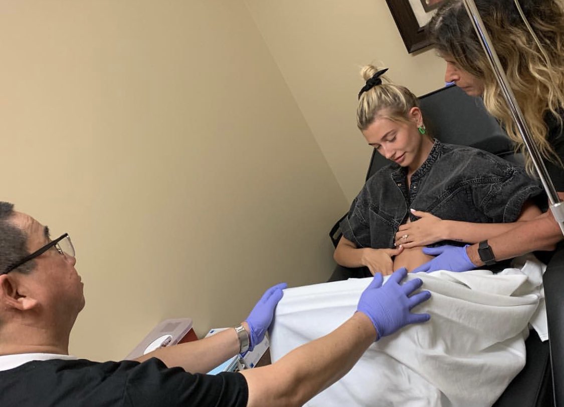 Why is he holding her legs like she about give birth? Cryyyingggggg