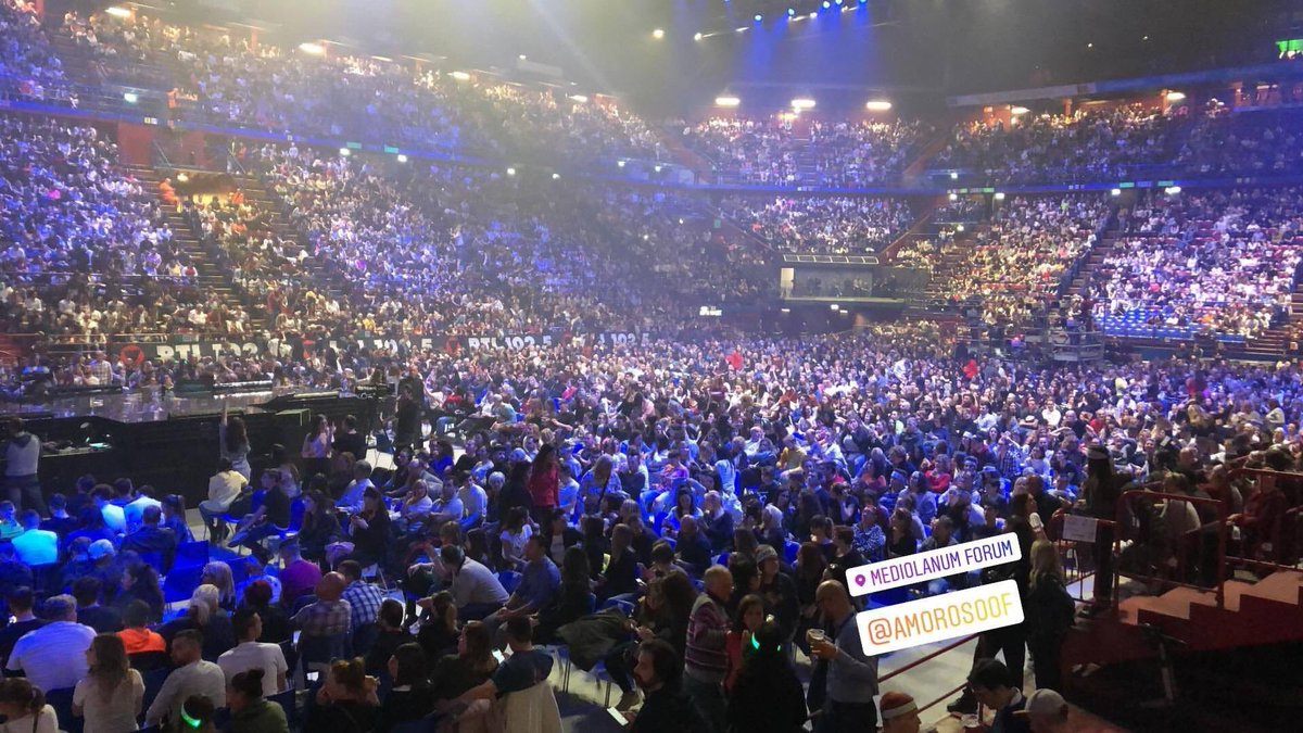 amorosoal's tweet photo. Seconda delle tre date a #Milano secondo #SoldOut ππ£π
#10Tour #10IO #2di3 https://t.co/j8HLXSn1KD