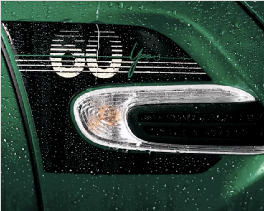 TempeAutoplex's tweet photo. The MINI 60 Years Edition comes in a brilliant British racing green, and sports special side scuttle badges commemorating MINI’s 60th anniversary. #mini #minicooper #tempe #tempeautoplex https://t.co/YGPO4Cr6af