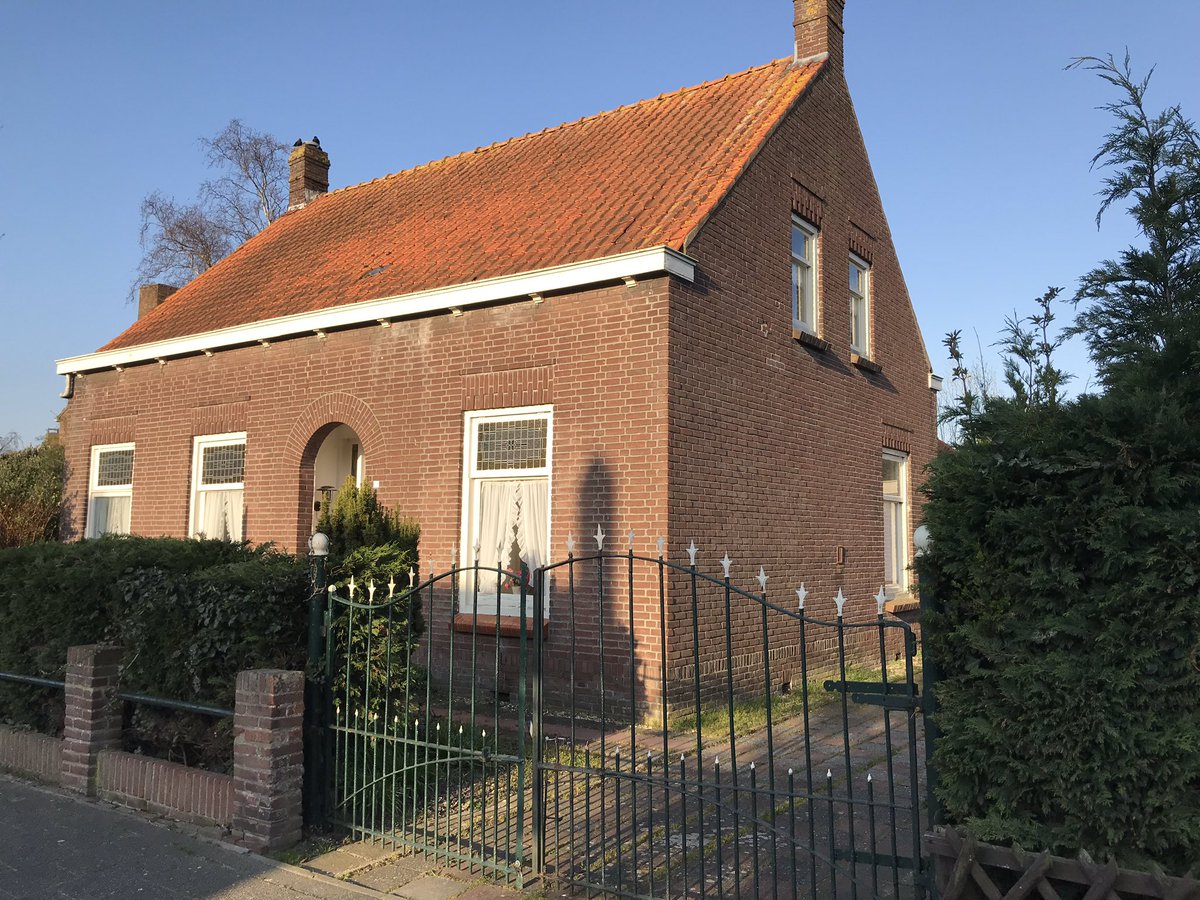 Op zoek naar een woning met een grote tuin in het mooie Vrouwenpolder. Te koop Schoolstraat 20