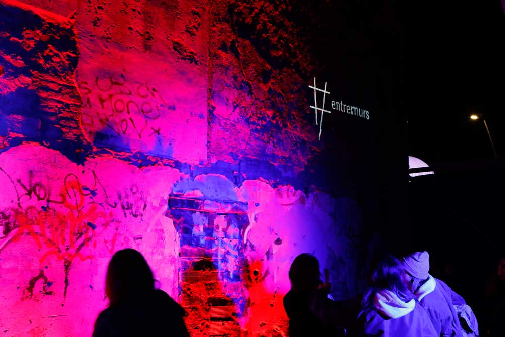 agi_gt's tweet photo. Échale un vistazo a este proyecto impresionante llamado Entremurs, que se llevó a cabo en el festival de iluminación Llum BCN 2019 en Barcelona. 
https://t.co/5vZNHw3S1w
#culturadeluz #agigt #lightingdesign https://t.co/usWLUBXB6K