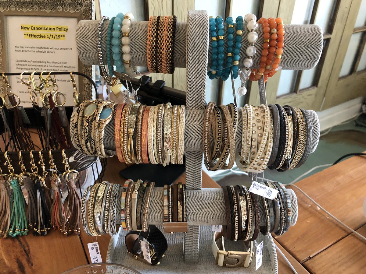 Motek_more's tweet image. #armstack ready @thelashresortandbrowstudio check out all the #motekandmore jewelry swag in #southtampa 
#chicjewelry #jewelrygoals #boutiquejewelry #newjewelry #tampa #tampabay #southtampalashes #tampalashes #shoptampa #tampajewelry #motekcollection