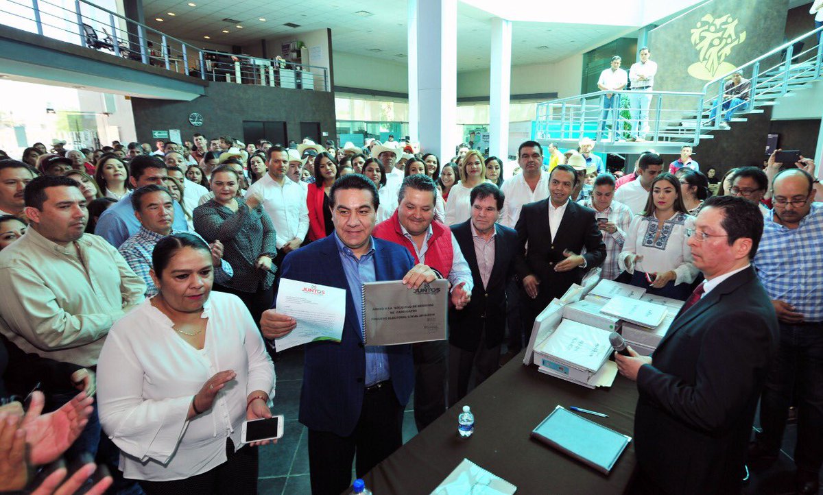 CDE_PRI_Durango's tweet photo. Los preceptos de orden y unidad los aplicamos en nuestros trabajos cotidianamente. Hoy acudimos ante el @IEPCDurango a registrar nuestras candidaturas a los 39 municipios. https://t.co/rIacgcDnss