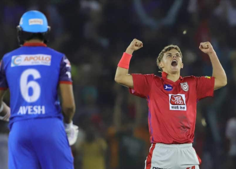 teambluecric's tweet photo. What a spell by Sam Curran. Grab the victory from Delhi Capitals just in blink of an eye! @pancholi_swar #IPL2019 #DCvKXIP https://t.co/7NjnTkNzd7 https://t.co/WvUJHujigd