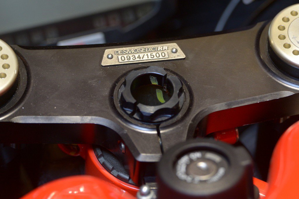 BikeSpecialists's tweet photo. Ultimate Ducati Desmosedici only at https://t.co/G1Wlm1FiGj
One of only 1500, ours is number #934 👊https://t.co/qVnB29aUlt
#Ducati #DucatiDesmo #Desmosedici #Rosso #DucatiRosso https://t.co/qEp3q5H8sJ