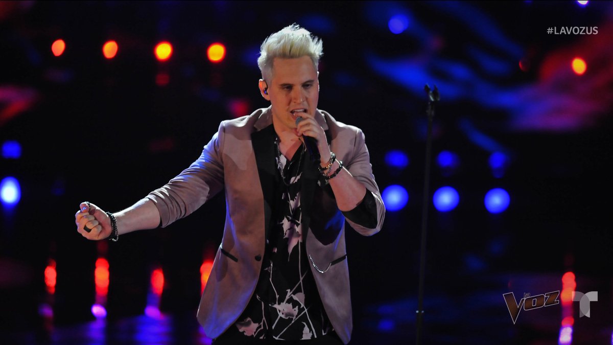 LaVozUS's tweet photo. @ElahimDavid fue robado por @LuisFonsi durante las batallas y ahora cree que es uno de los candidatos más fuertes para ganar #LaVozUS #TeamFonsi 🎤🔥🤘 

https://t.co/8G6h8obt1U https://t.co/XUDikFsHkv