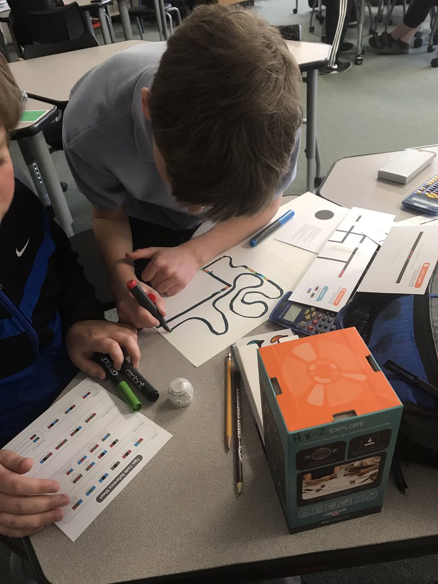 AshleyPorter21's tweet photo. Kids working with k'nex and ozobot Anne Droid @wgsdfoundation https://t.co/BbqYCCCk0j