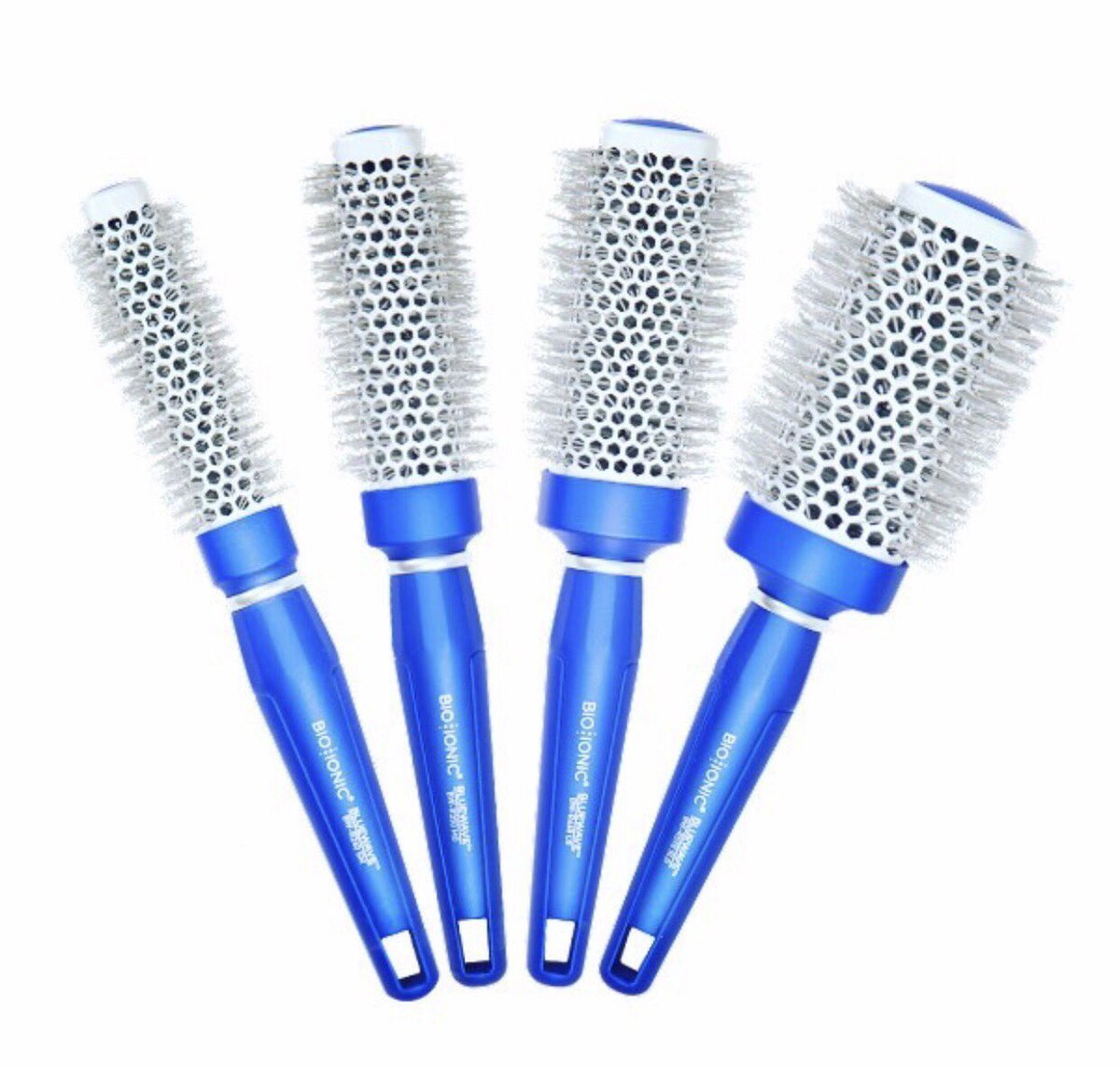 SALONNAMAN's tweet photo. Why chose @bioionic brush series over any other? Check out these 
A M A Z I N G perks!🙌🏻😁
-Ceramic mineral in the bristles
-infuses hydration
-Eliminates static and flyaways
-Ultra-lightweight
-Conditions and adds shine
•
•
•
•
• 
#salonnaman #rockhillsc #rockhillstylist https://t.co/1JFP0BUrqw