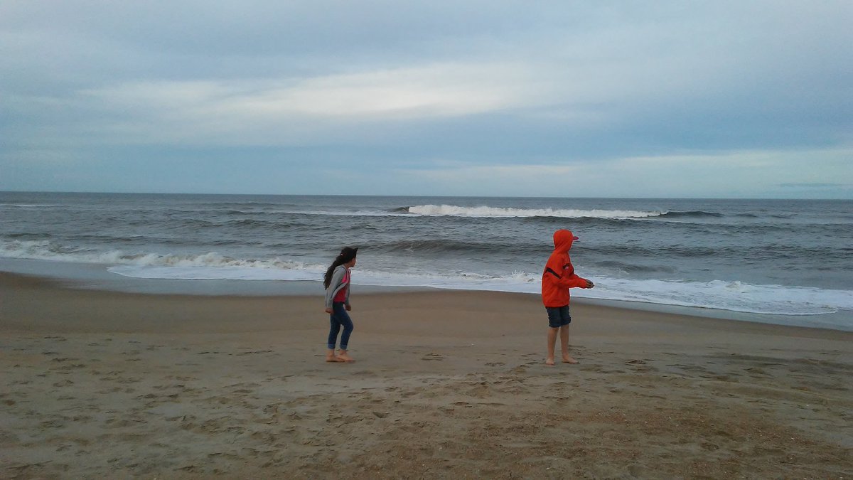 dcpsbooe's tweet photo. Gotta put our feet in the water at least once during spring break!!! #DMSGensOnBreak https://t.co/ZDUczHFdOn