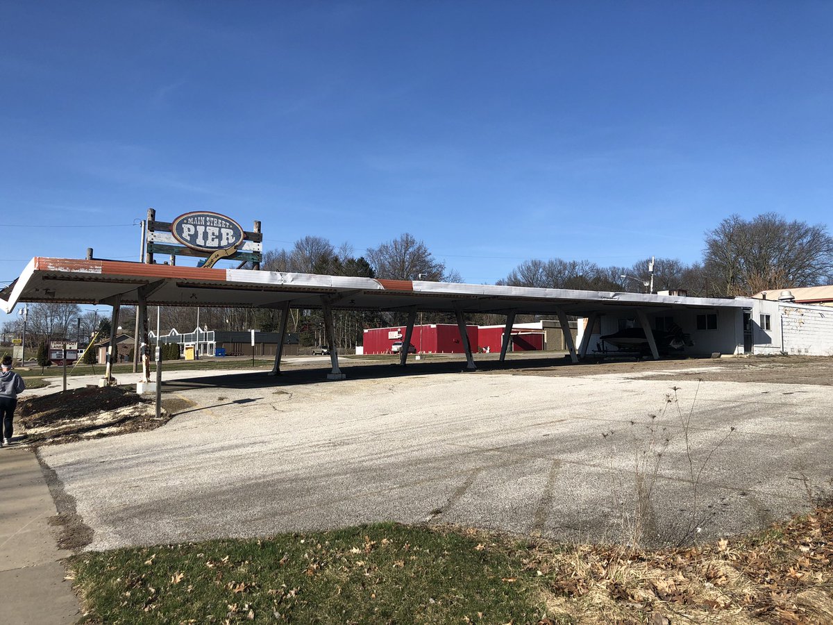PearceEddie22's tweet image. Alright @SwensonsDriveIn , I’ve been looking at this eye sore for too long on S Main St in Akron.  My hungry neighbors and I are ready for you to open your next location right here in South Akron! Make the move!!