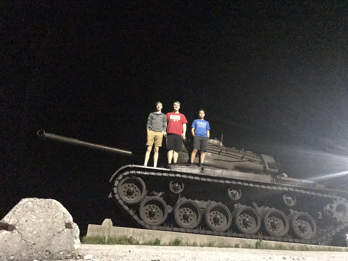 Blars26's tweet photo. Happy birthday to one of my best friends! Can’t believe you are finally turning 19! Hope you are having a great day buddy🎊🎉🎈 https://t.co/zPVd5bLU0Y