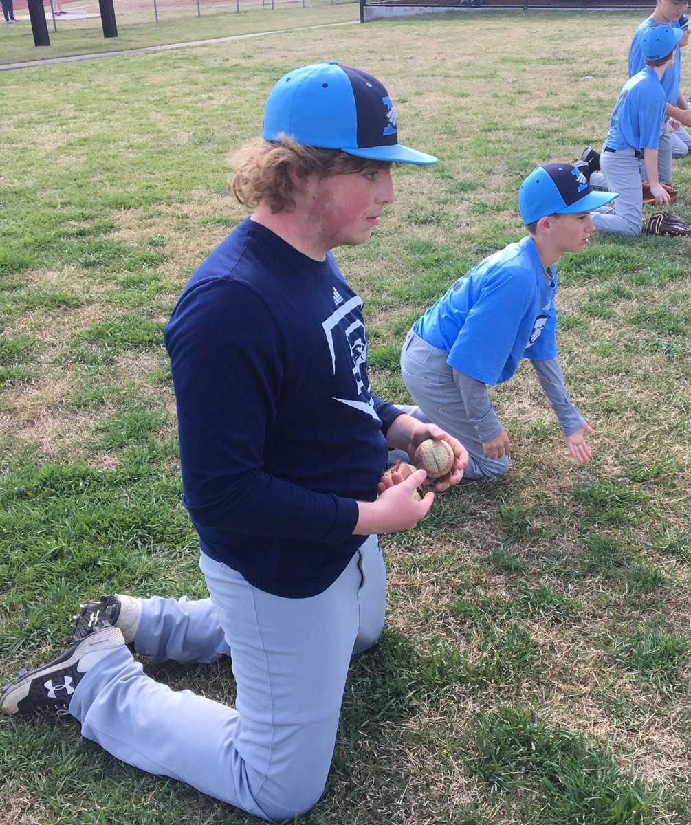 POPCSBaseball's tweet photo. Took some time for Varsity Mentoring today with our Middle School team in practice. Love working with these young men! #eaglefam #legacy #popcs #development @popcseagles https://t.co/J9UbDQ0dPv