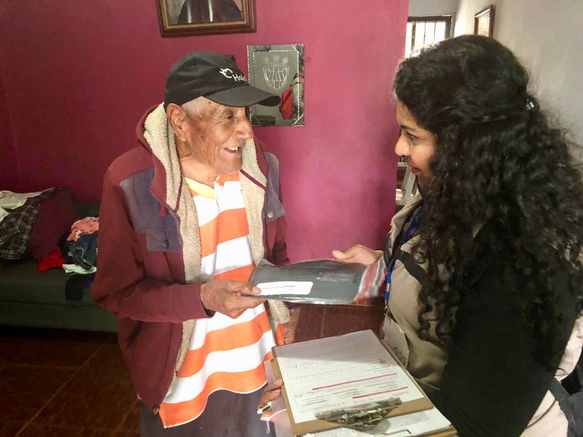 DPDNL_'s tweet photo. Iniciamos Abril entregando tarjetas a las personas que fueron censadas para el programa de Pensión para el Bienestar de las Personas adultas mayores. 

Recuerde que si ya pasaron a tomarle los datos, no es necesario acudir a ninguna oficina para recibirla.

#NuevoLeón https://t.co/vp39DUpxk3