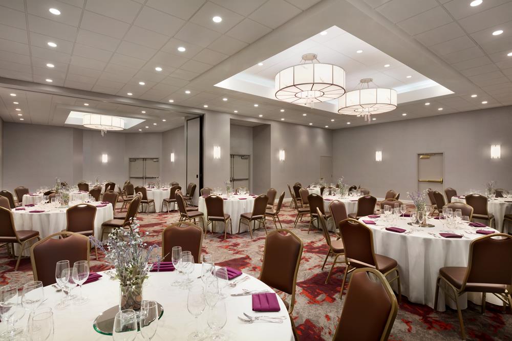 Celebrating a special occasion? Whatever the event, we have the best space and a team of dedicated staff to help make it absolutely perfect! #wearehilton #temecula >>bit.ly/SpecialEventVe…