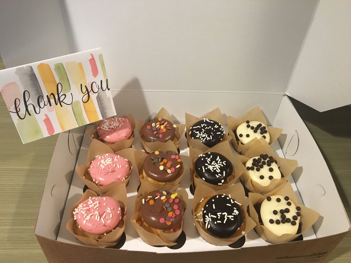 BabymoonInn's tweet photo. Babymoon baby Penny is celebrating her FIRST birthday, so she stopped by with her mom and big sister to drop off these yummy cupcakes from @urbancookies for the Babymoon team to enjoy.  Thank you, Penny and family! ❤️ #birthcenterfamily #feedamidwife #lovefromourfamilies https://t.co/3HCbhskTDa