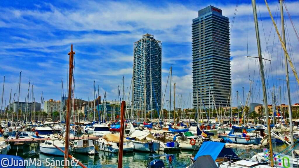 juanmasanper's tweet photo. #Barcelona és el blau mediterrani per excel.lència #MoritzBapa @MoritzBarcelona https://t.co/GkuBTja0tc