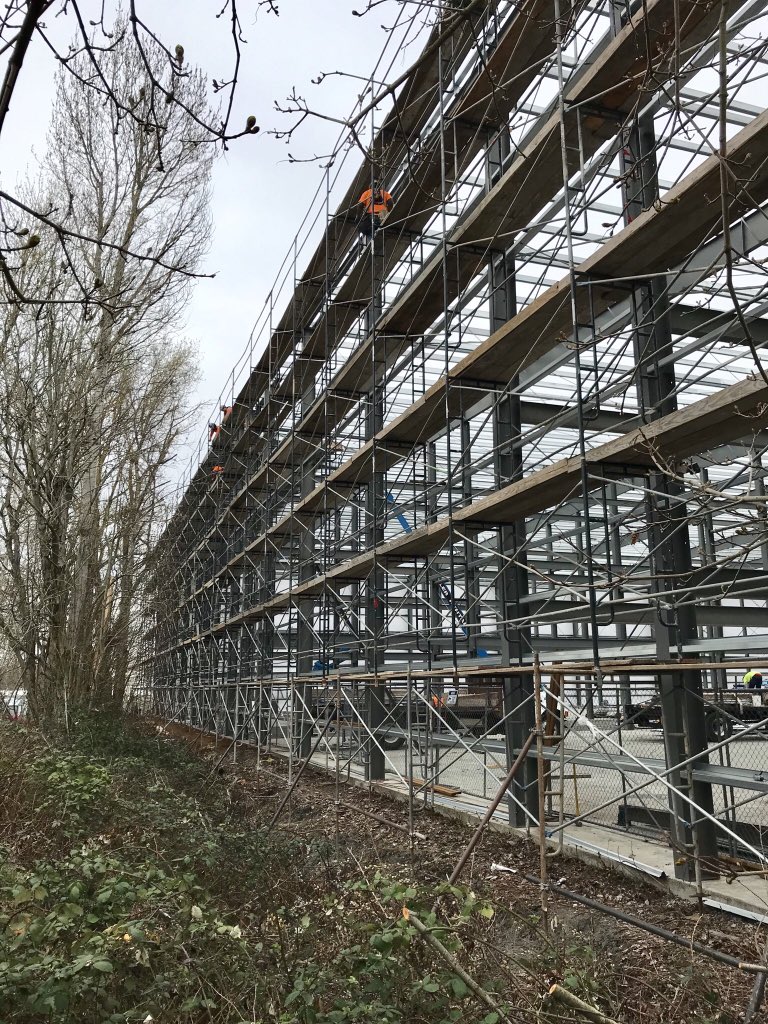 SEIPortland's tweet photo. Just one long wall installed today on Tomahawk Island for Sundance Marine. Thanks Laura:) https://t.co/QQOcSsqIVU