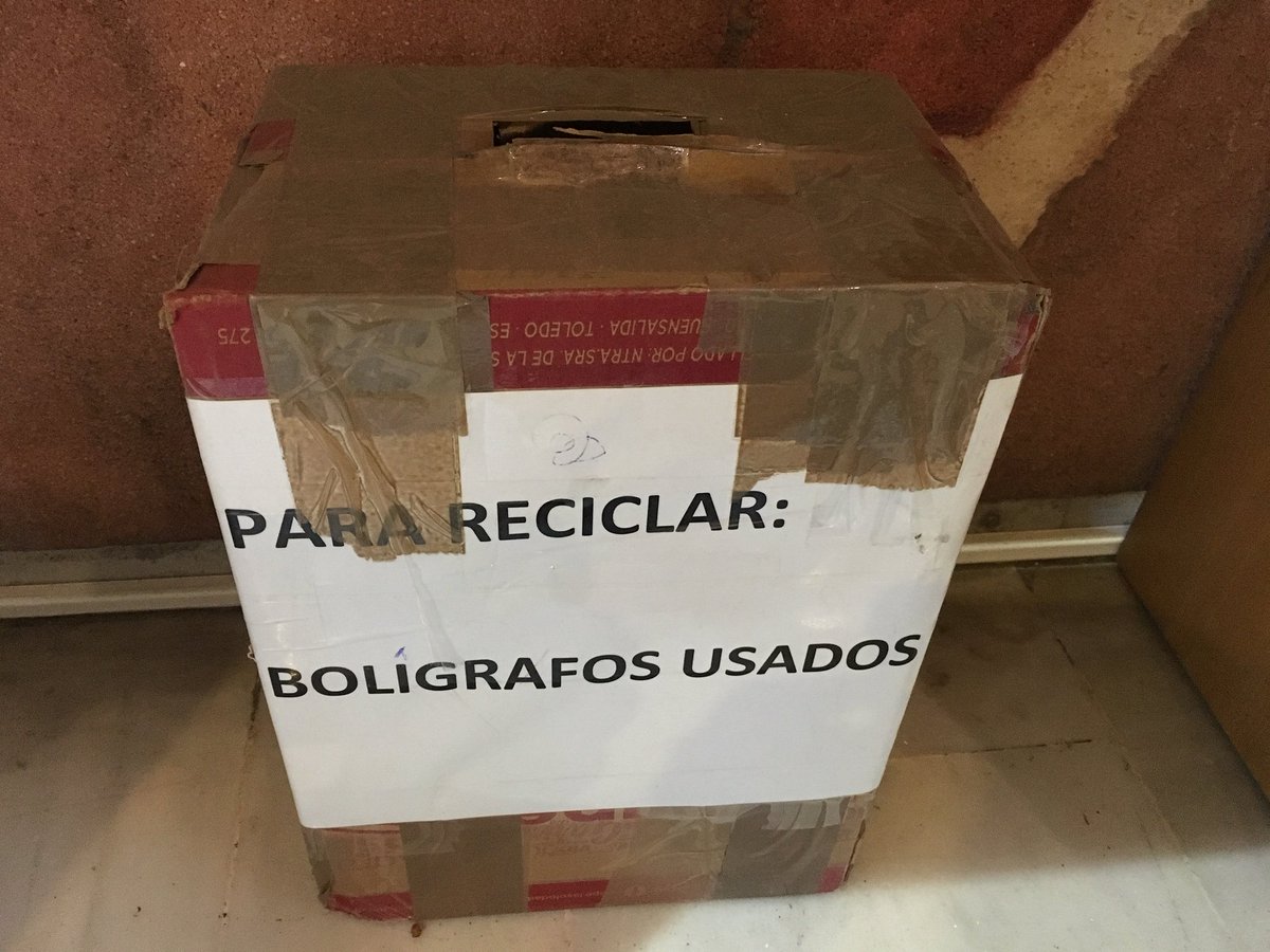 laeleylaye's tweet image. Gracias a lugares como @bpe_albacete uno siempre acaba aprendiendo algo, de la forma más inesperada. Larga vida a los útiles de escritura de siempre. #EspaciosLectores #Lectura_INTEF