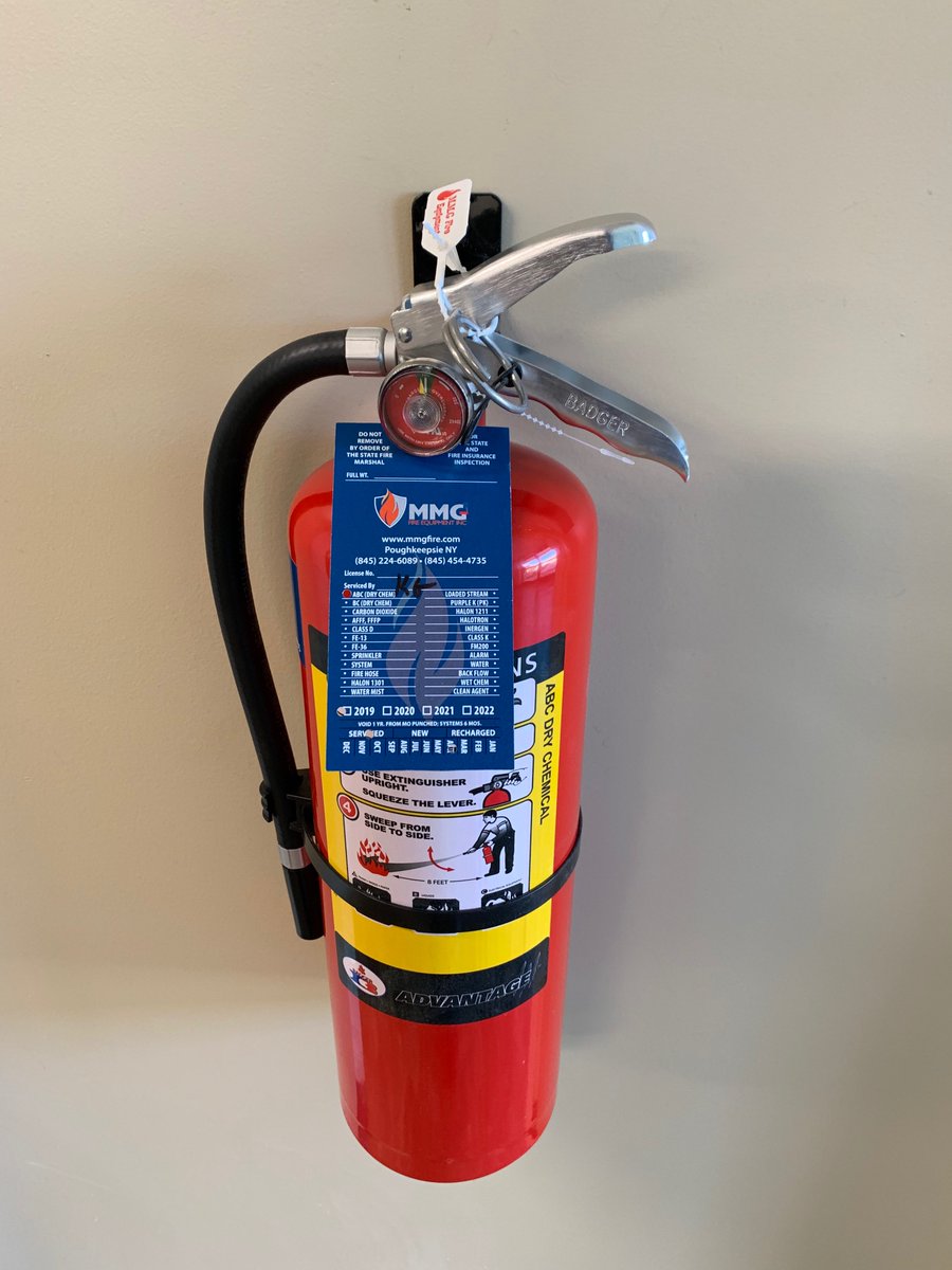 MMGFireINC's tweet photo. @MMGFireINC at Earth Angels Veterinary Hospital for annual fire extinguisher service and installation of some new fire extinguishers. #mmgfire #fireextinguisher #animals #vet #dogs #cats #veterinary #wappingers #poughkeepsie #pkgo #dcrcoc #hudsonvalley #midhudson #firecode https://t.co/fEs75V9VSl