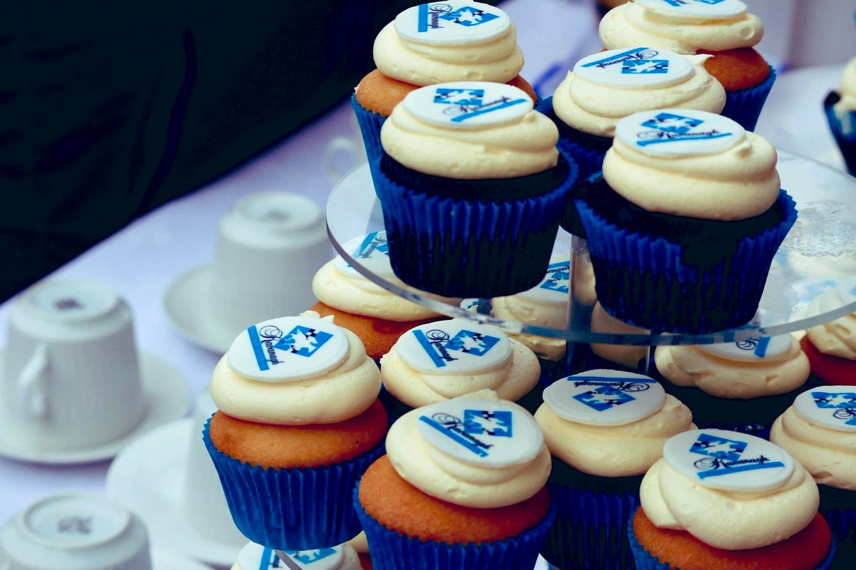cara_kav's tweet photo. It would be a #Kavanaghracing event without cup cakes πand drinks πΎπΊ #yearlingparade https://t.co/KQM2Cc5DlS