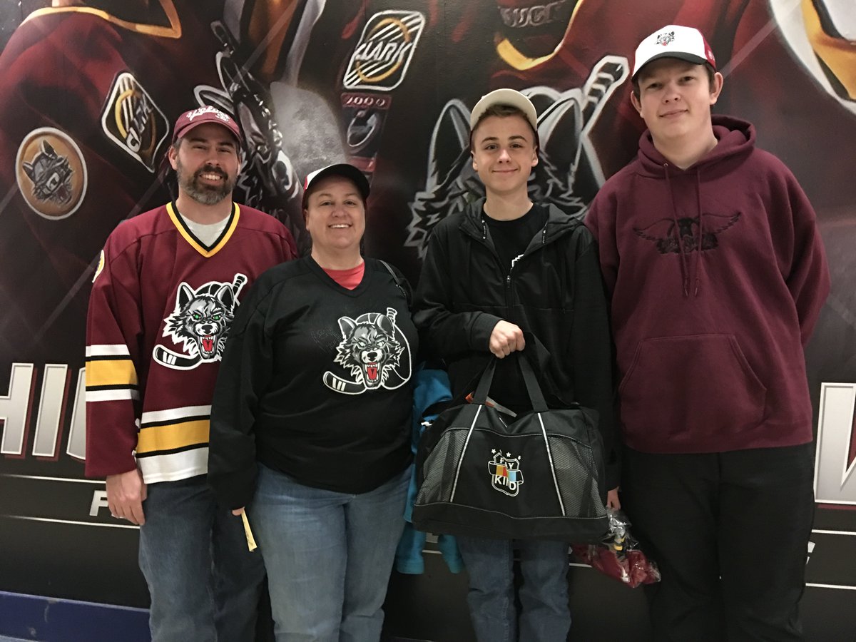 Chicago_Wolves's tweet photo. It pays to be kind! Matthew was chosen as the KIND Kid of the game on Saturday! He won a VIP Wolves experience and an exclusive swag bag full of goodies, courtesy of @KINDSnacks. Enter your KIND Kid today: https://t.co/a5SuBfnWl7
#WolvesKINDKids https://t.co/j2BKcDFbah