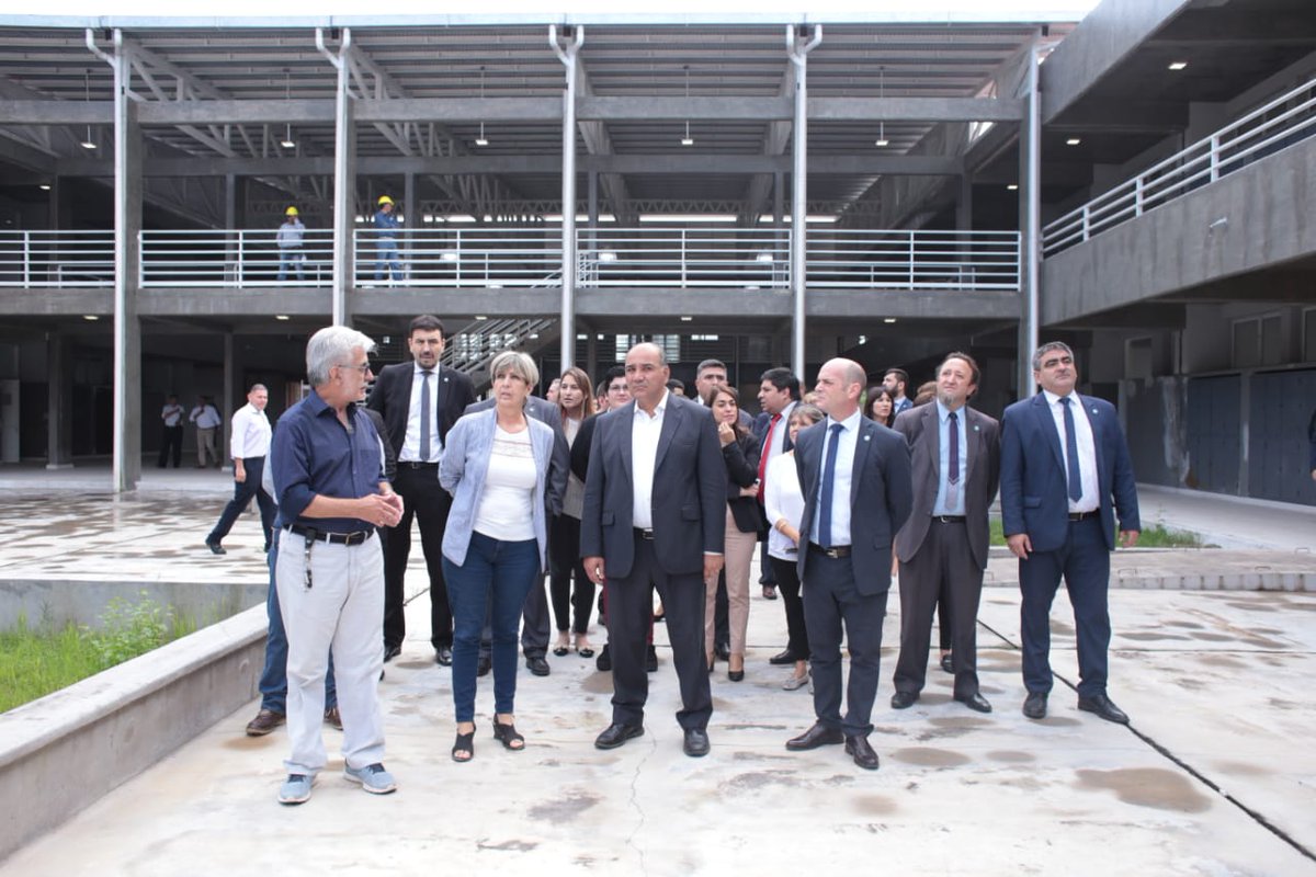 educaciontuc's tweet photo. El Gobernador, @JuanManzurOK, junto con el ministro de Educación, @jplichtmajer, recorrieron las obras del Polo Tecnológico del Barrio Juan XXIII, ubicado en Ejército del Norte y Bolivia. Se estima que la Escuela estará lista hacia fines de mayo. Info: https://t.co/Ohg4SvU3dH https://t.co/BPoPytDlYT