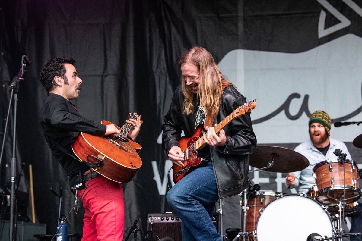 tylerguitar's tweet photo. Ridiculously fun rockin' out w @LeboGuitar and @alomusic. We got Lebo'd at Pickin' On The Dead too. More coverage from @WWGfestival Tahoe to come... 
#WinterWonderGrass #WWGTahoe #HowDoYouWondergrass #ALO #Lebo #TMFG #Telecaster #CosmicAmericana #GrantFarm #Farmily https://t.co/vxG5f1YraD