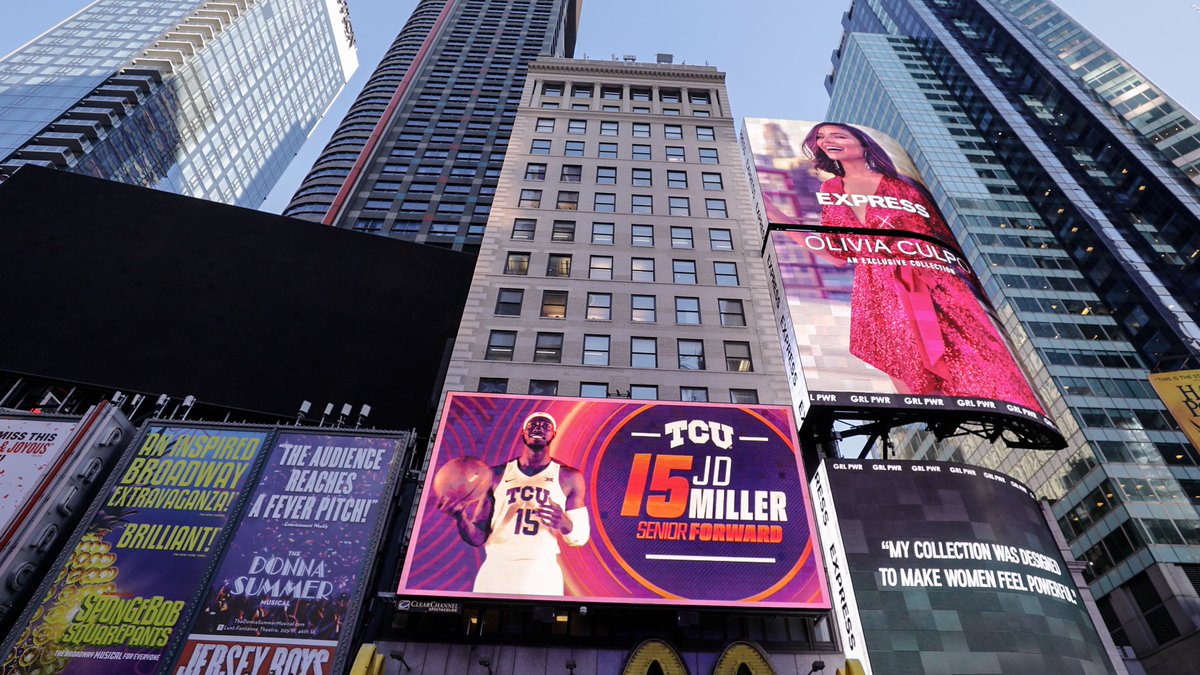 TCU_Athletics's tweet photo. Back in the Big 🍎

#FrogsAndTheCity https://t.co/jCIB5KadQ2