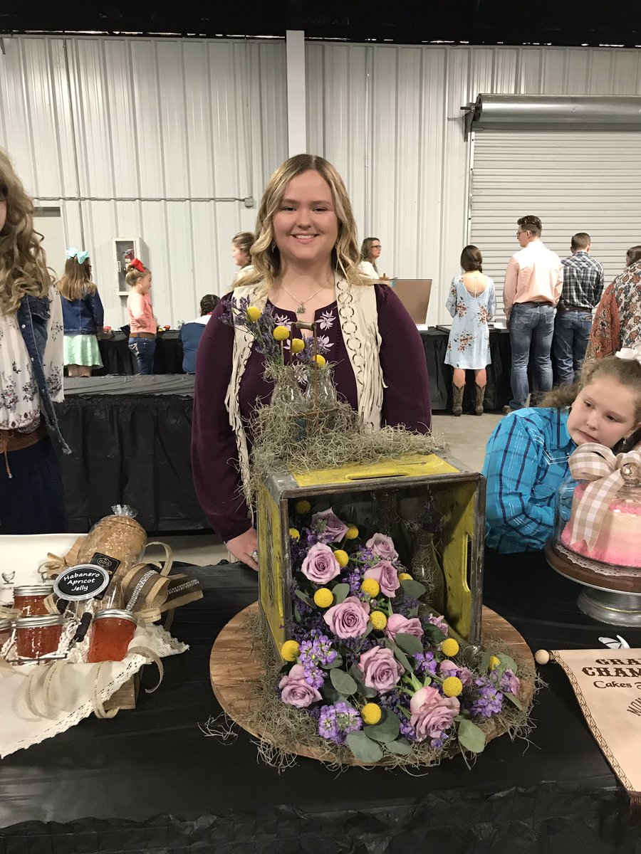 MagnoliaWestFFA's tweet photo. Good luck at auction Mallory!! https://t.co/BWcNNQH9q8