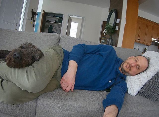 Se réveiller de sa sieste pour la découvrir endormie dans cette position! Comme dirait @margevallee: c’est cuuuuute!!! ❤️ ift.tt/2HSXxpk