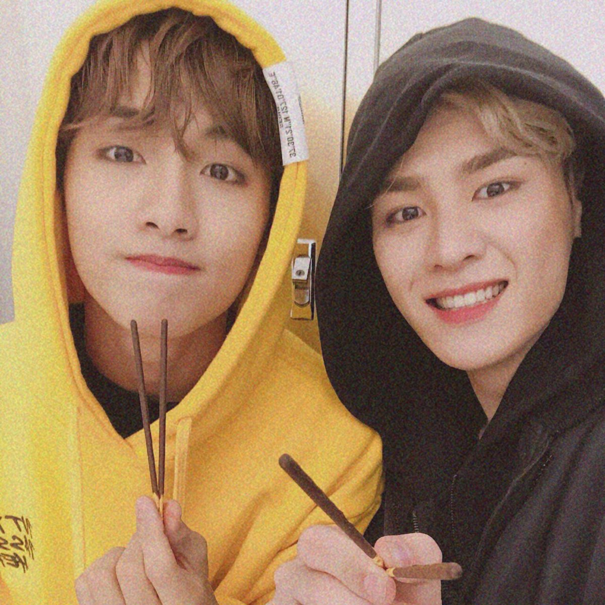 nct18cafe's tweet photo. k u n  a n d  s i c h e n g  c o l l e g e  
                • a e s t h e t i c •

• #NCT #NCT18 #WayV #威神V • https://t.co/AUP3nSerGb