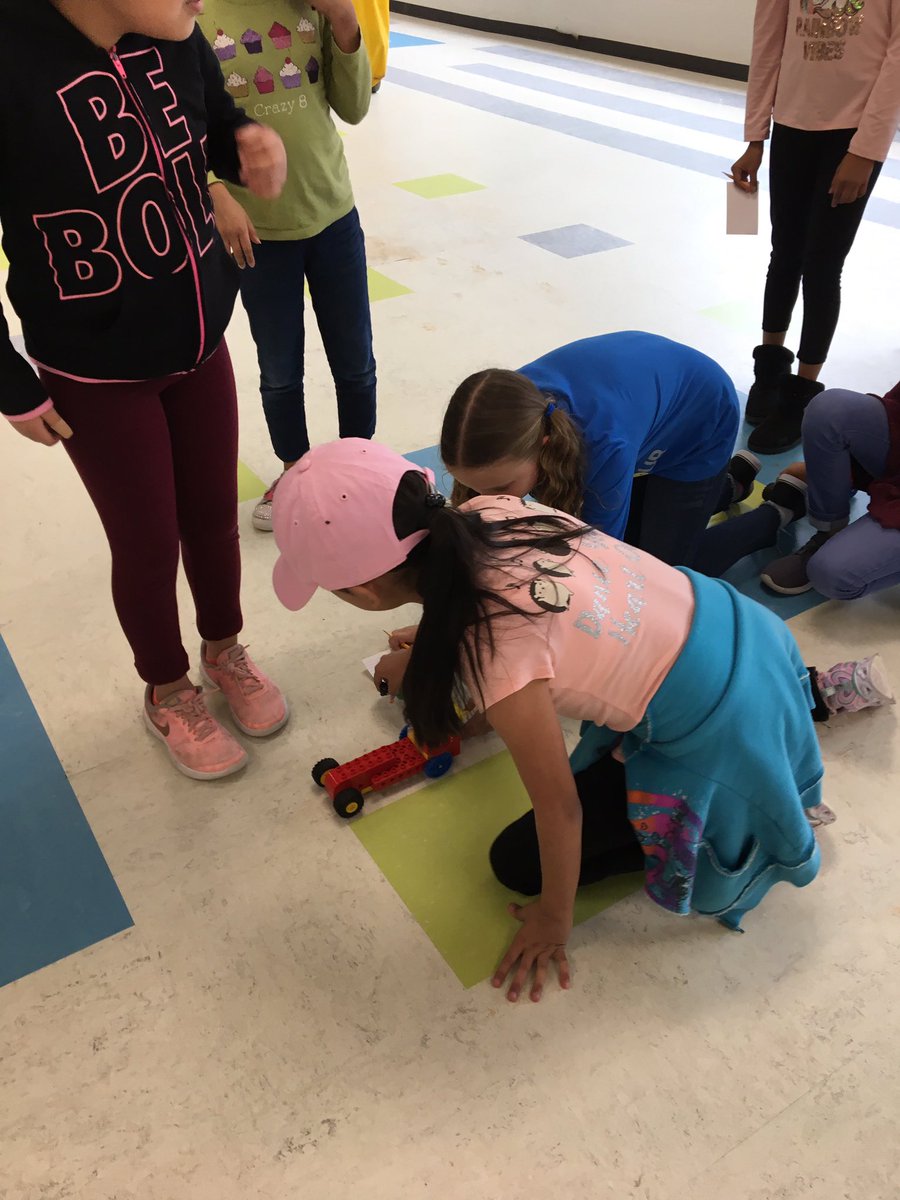 KatinaOsth's tweet image. Studying how an odometer works w our LEGOs! #SKawesomesince1967 #STEM #Lego @Becerradual