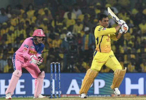 teambluecric's tweet photo. A best finisher! Yes Dhoni did it. Three sixes of the last three balls of the 20th over. https://t.co/FBixrwdUJC @hima81298 #IPL2019 #CSKvRR #MSDhoni https://t.co/tOn2s8qSLK