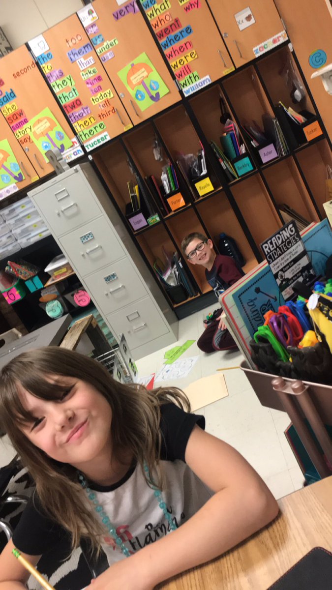 MissReitz2016's tweet photo. We started our first independent day with research! #studentchoice #learningaboutinsects #missreitz’firsties https://t.co/Avoc7leL3a