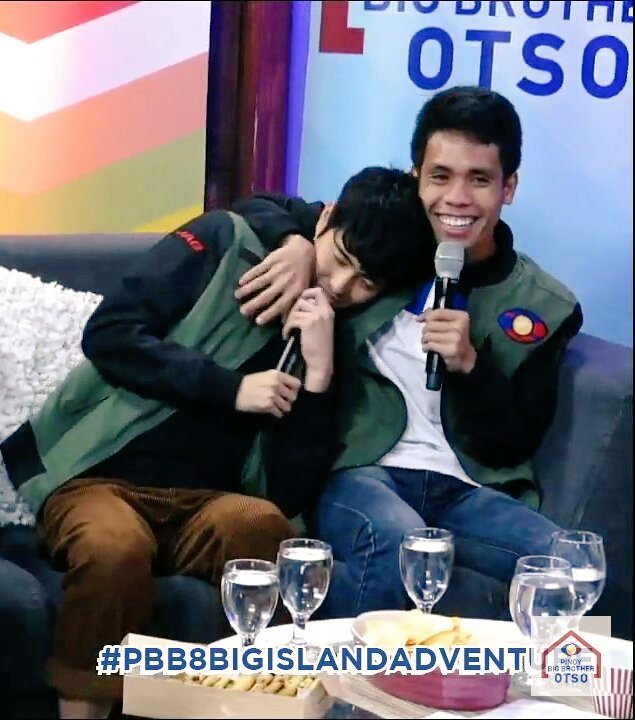 elmx0311's tweet photo. Yung wala na sila sa loob ng bahay ni kuya but they still never failed to make our hearts smile.

FumiYam Forever

#Bring8OnFUMIYA #HappyGraduationYAMYAM https://t.co/jeGoMnQNGa