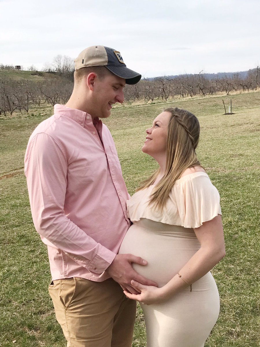 Megan_Braley's tweet photo. One week until it’s our little girls due date 💕👨‍👩‍👧 https://t.co/vBaFUqdDYO