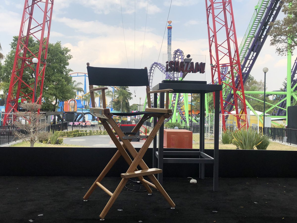 Emmanuel40's tweet photo. En la #Premiere40 #VideoChat40 de #Shazam @sixflagsmexico https://t.co/pVllKVzChV