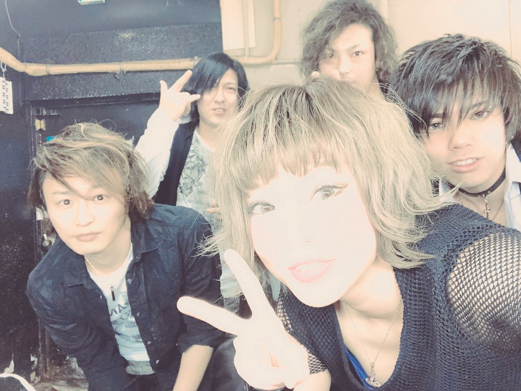 RIZMICSIA_LRG's tweet photo. 【RioMICSIA(RIZMICSIA)】
3/31(日)浦和ナルシス
Zёnit Music Factory DANGER☆GANG PRESENTS Supported by Narciss
「チケ代2.000円de丸っと一日Happy!!」
ご来場の皆様、対バン様、スタッフ様、ありがとうございました。
久しぶりのRioMICSIA✨
またどこかでね✌
#RioMICSIA
#RIZMICSIA
#LRG https://t.co/Nrn50MTl2h