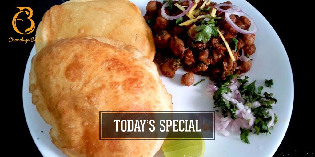 Today's Special Delicious Chole Bhature😋🍲 #cholebhature #poori #chole #recipefortheday #vegeterian #happytuesday #indianfood #streetfoodlover #indian #foodie #foodblogger #tasty #delicious #yummy #foodtruck #foodtruckindia #chanakyabites #chanakyafoodtruck #chanakyafood