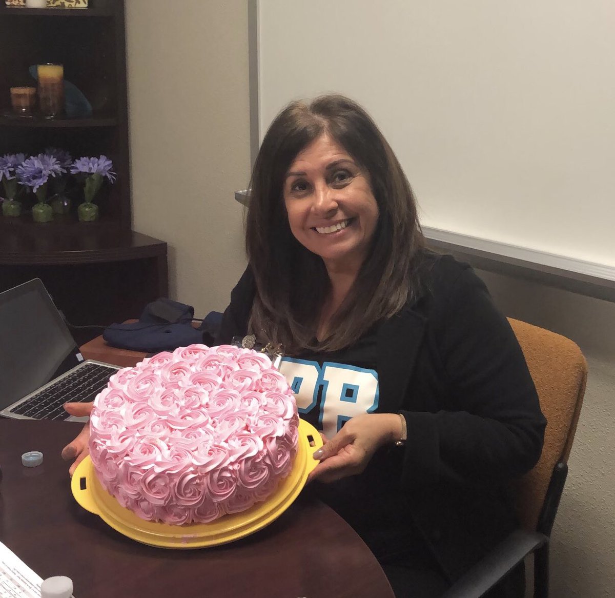 ASaucedo_CISD's tweet photo. A very happy belated birthday wish to Mrs. Chavez! May this and every year be filled with blessings ♥️♥️🎂🎂 https://t.co/J8G9C6SsUm