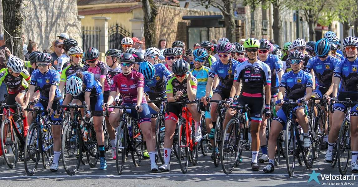 desELLESauVELO's tweet photo. Yesterday was Villetaneuse's race !
After a great job from the team, Claire Floret took third place 😉
Have a good recovery to @AlexiaChantrel who has fallen ...
#coccf #donnonsdesellesauvélo https://t.co/AGtmXSGPEd