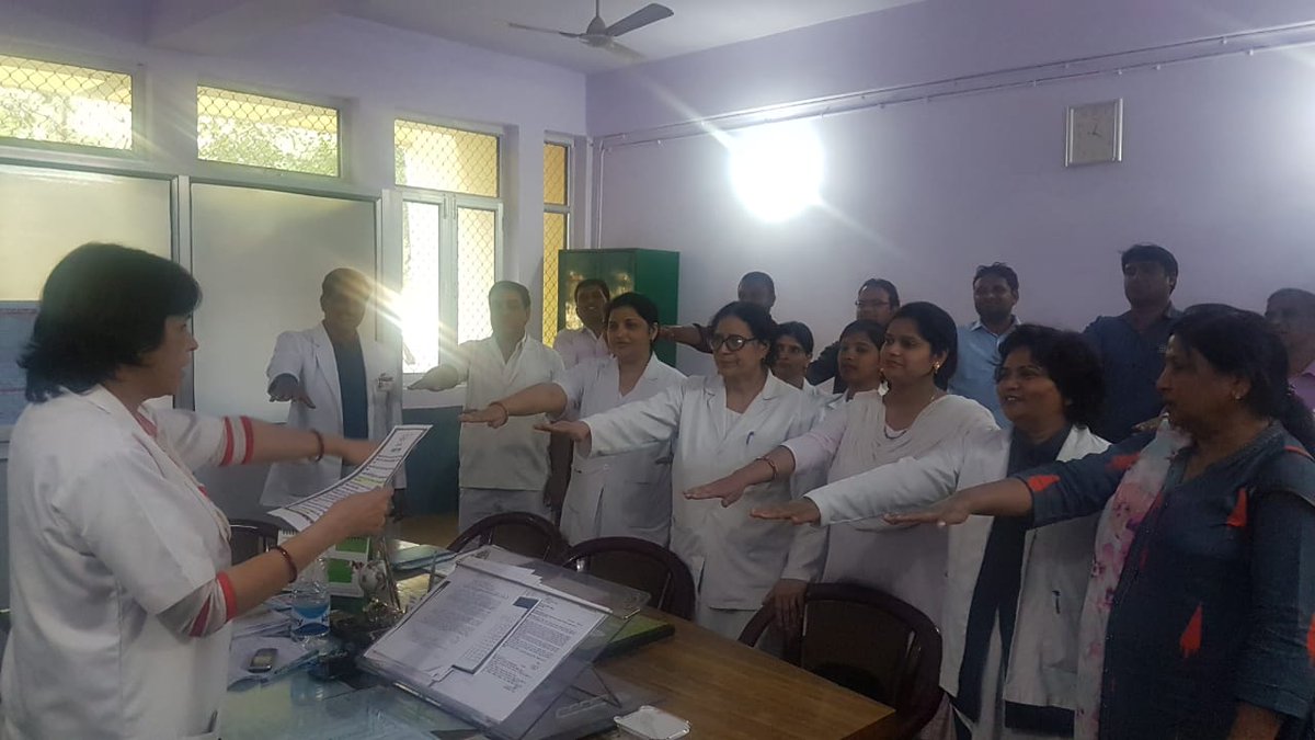 cmombd's tweet photo. स्वच्छता अभियान शपथ Health Department Moradabad https://t.co/XWp335zfZQ