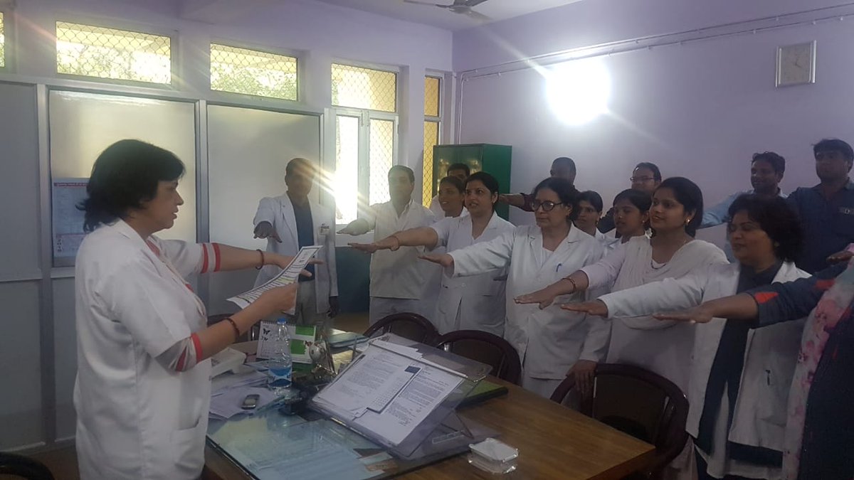 cmombd's tweet photo. स्वच्छता अभियान शपथ Health Department Moradabad https://t.co/XWp335zfZQ