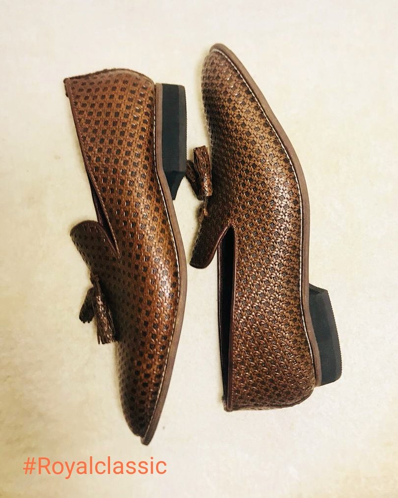TOlakotan's tweet photo. Good morning. Here are few of what I do now. The brand is #Royalclassic @Royalclassicst1 ,shoes and slippers, for now. Kindly help retweet and recommend.
@Omojuwa @TheBhadoosky @AjibolaFasola @SegunOdejimi @DrJoeAbah @OgbeniDipo @BTDTHub @temiokomi @biolakazeem Thanks https://t.co/N6qf61lFX4