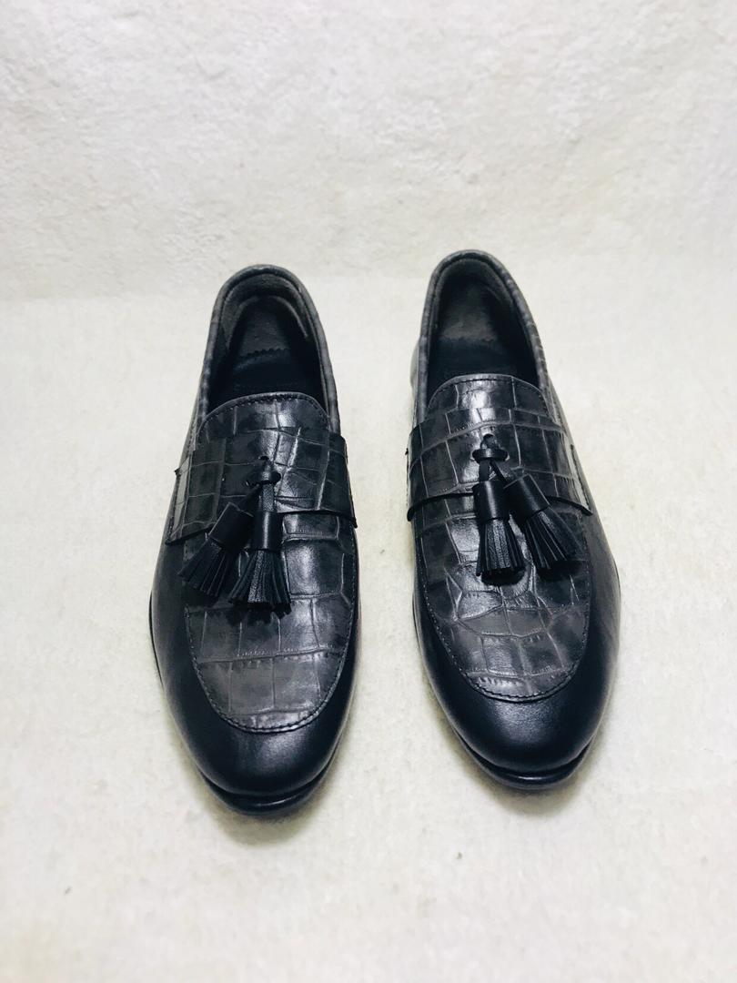 TOlakotan's tweet photo. Good morning. Here are few of what I do now. The brand is #Royalclassic @Royalclassicst1 ,shoes and slippers, for now. Kindly help retweet and recommend.
@Omojuwa @TheBhadoosky @AjibolaFasola @SegunOdejimi @DrJoeAbah @OgbeniDipo @BTDTHub @temiokomi @biolakazeem Thanks https://t.co/N6qf61lFX4