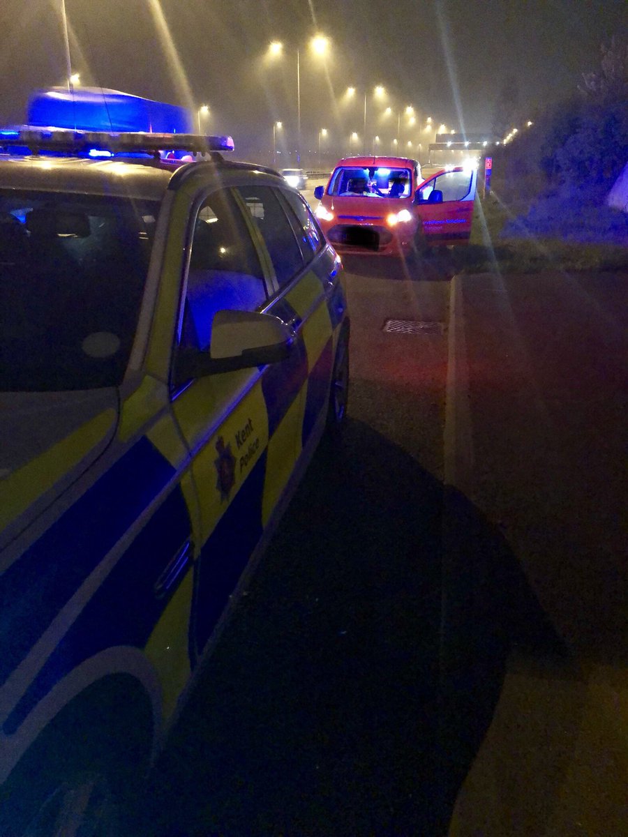 KentPoliceRoads's tweet photo. This driver continued to drive on the A2 through roadworks with a very visible 40mph speed limit in place at 89mph. Driver was stopped and issued a Traffic Offence Report (TOR) for his efforts. #Speedkills #KeepingWorkersSafe #NoExcuse #Team3 DS https://t.co/vcdWBJuKLa